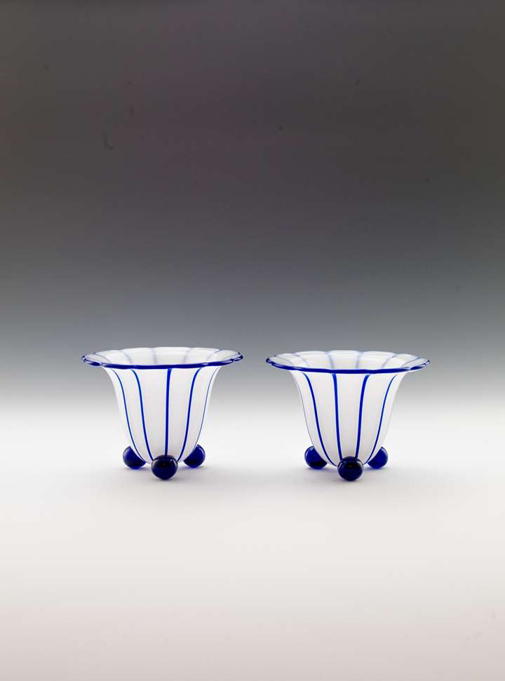 A PAIR OF VASES ON BALL FEET